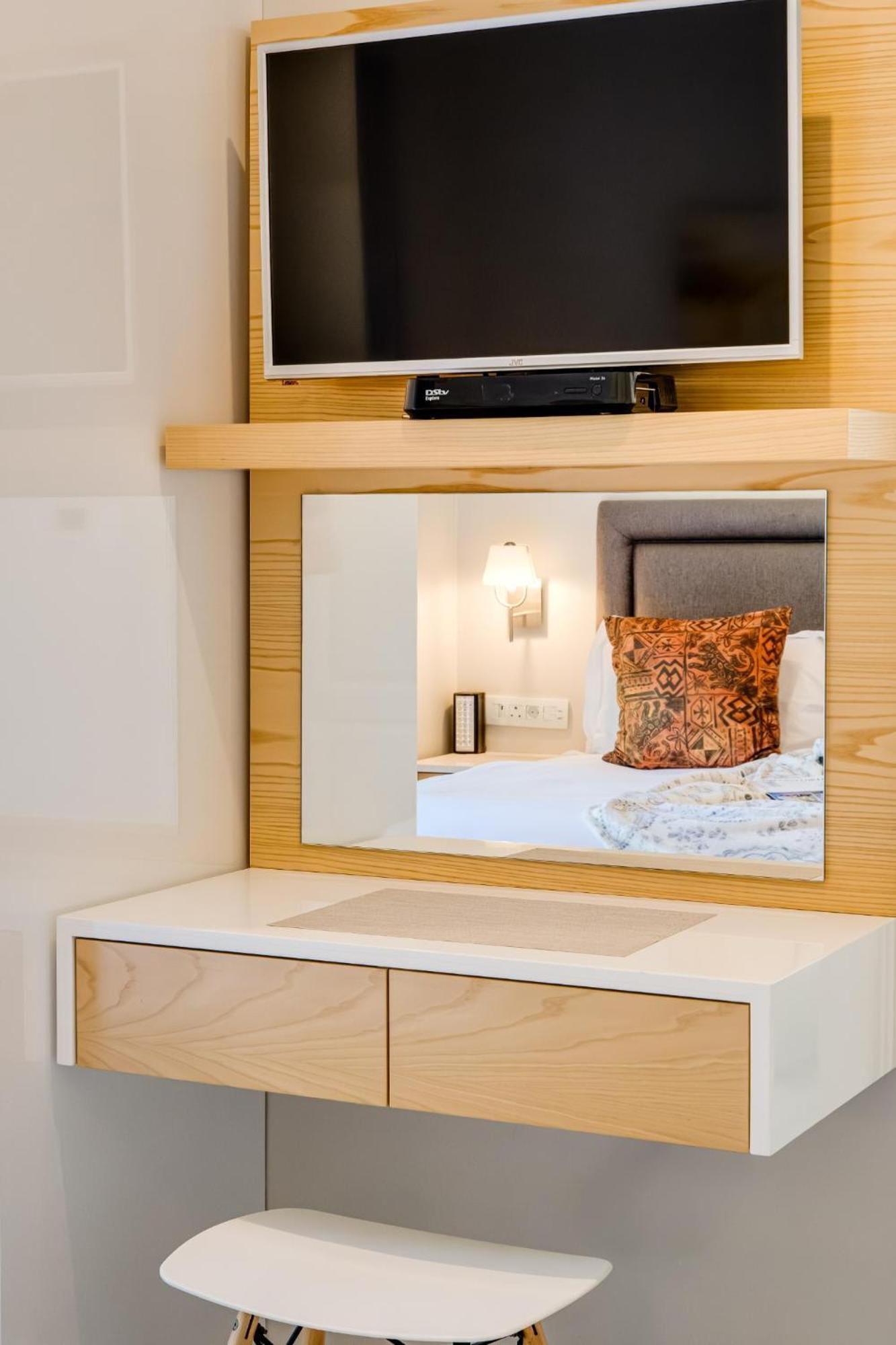 Pangsapuri 0 m² dengan 2 bilik tidur dan 1 bilik mandi peribadi di Camps Bay Cape Town Luaran gambar