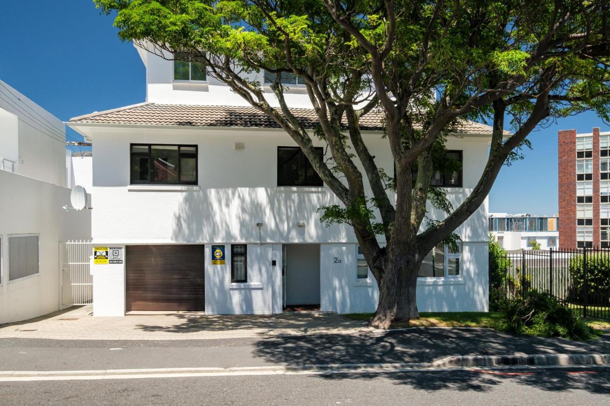 Pangsapuri 0 m² dengan 2 bilik tidur dan 1 bilik mandi peribadi di Camps Bay Cape Town Luaran gambar