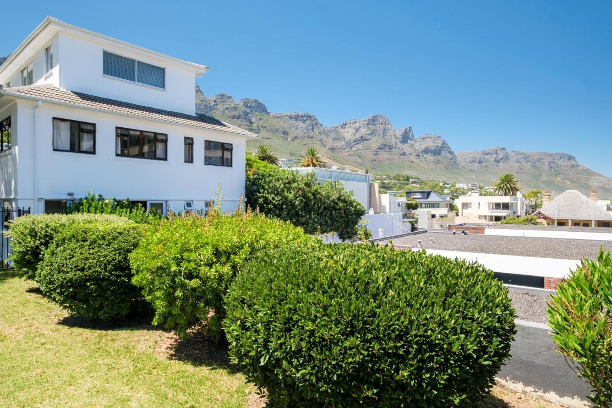 Pangsapuri 0 m² dengan 2 bilik tidur dan 1 bilik mandi peribadi di Camps Bay Cape Town Luaran gambar