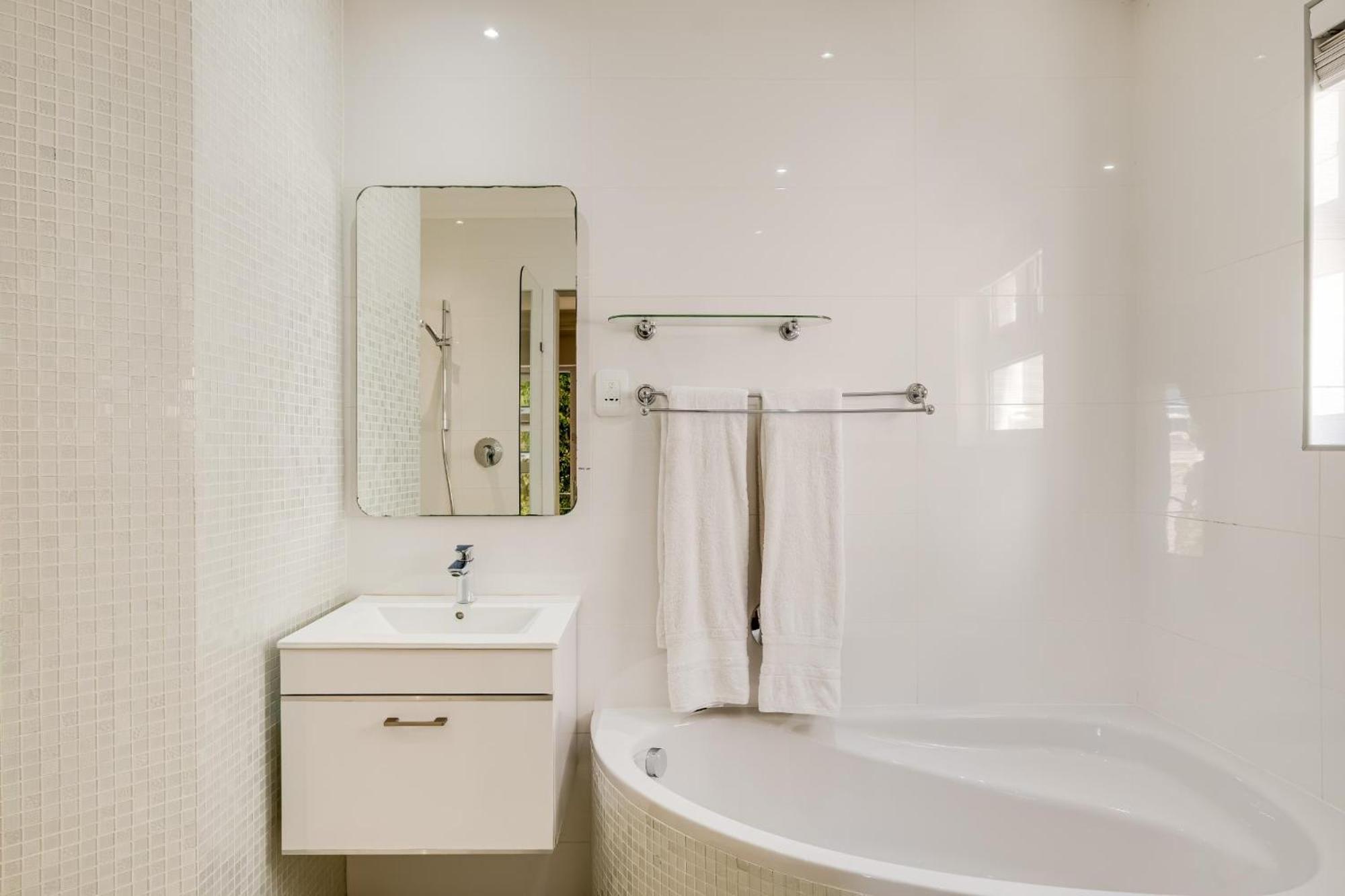 Pangsapuri 0 m² dengan 2 bilik tidur dan 1 bilik mandi peribadi di Camps Bay Cape Town Luaran gambar