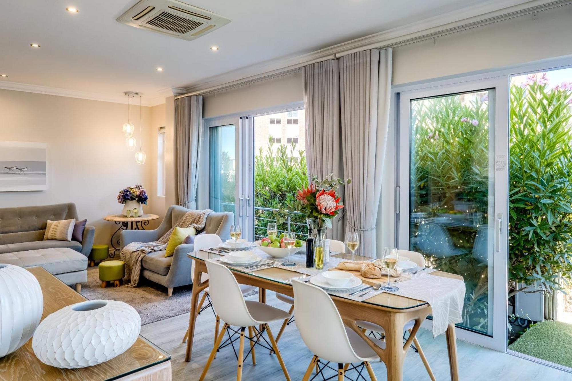 Pangsapuri 0 m² dengan 2 bilik tidur dan 1 bilik mandi peribadi di Camps Bay Cape Town Luaran gambar